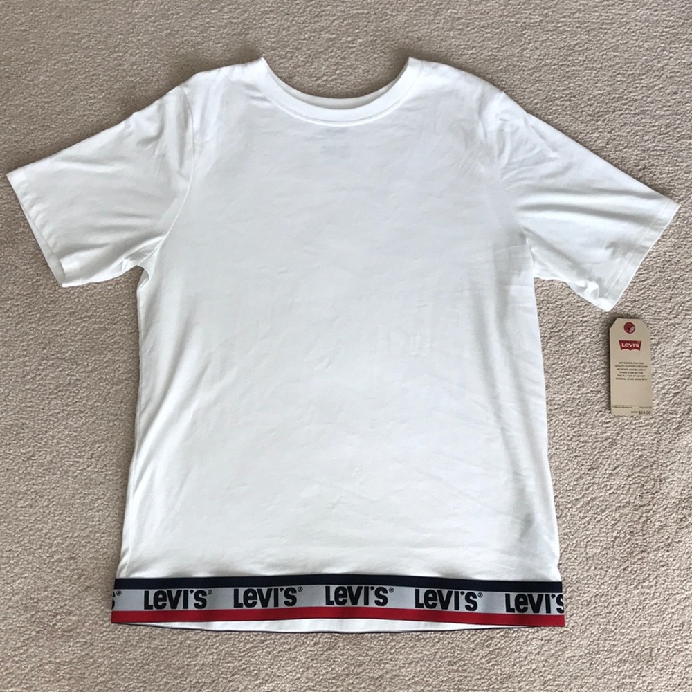 🎉BRAND NEW🎉 Levi’s White T-Shirt